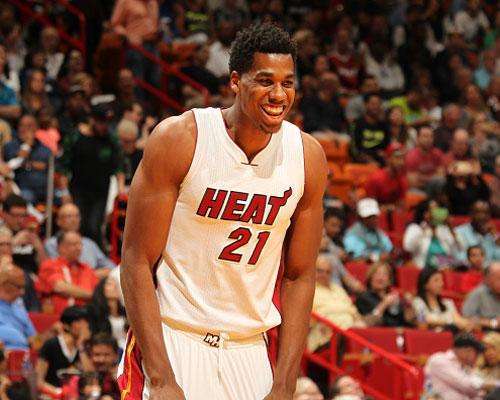 邮报整理C罗豪车收藏：有多辆布加迪，最贵的车价值850万英镑（邮报盘点C罗奢华车库：多辆布加迪在列，最贵车型价值850万英镑）