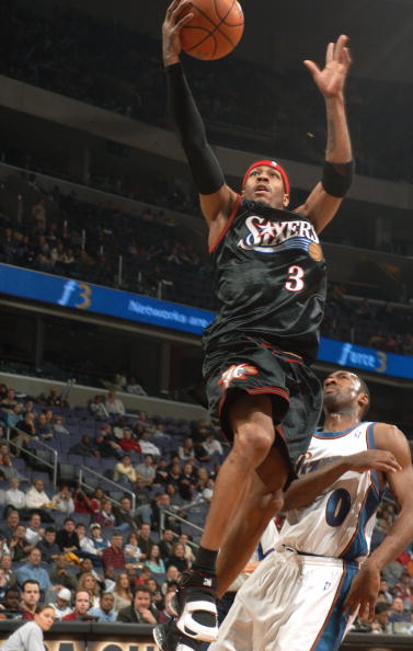 邹市明从奥运冠军到创业失败，经历挫折与反思，展现人生选择与责任的复杂性。（从奥运桂冠到创业折戟，邹市明的挫败与自省，映照人生抉择与担当的多面性）