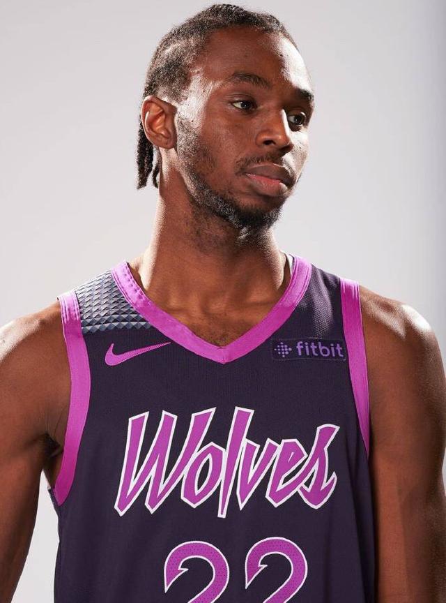 替补球员再次建功，球队深度获认可（替补再度发威，阵容厚度获赞）