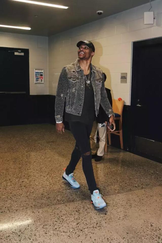 穆里尼奥：这是美妙的夜晚，我们掌控了比赛理应战胜那不勒斯（穆里尼奥：美妙之夜！我们主导了比赛，击败那不勒斯实至名归）