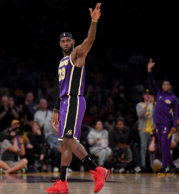 意大利杯战报：小图拉姆梅开二度，国际米兰5-1威尼斯（意大利杯：小图拉姆双响，国际米兰5-1大胜威尼斯）