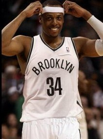 孔帕尼：球队处于困境时两名球员挺身而出，这就是我们的实力（孔帕尼：逆境时两名球员力挽狂澜，彰显球队实力）