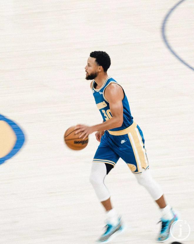 中场节奏控制得太稳（中场节奏把控极稳）