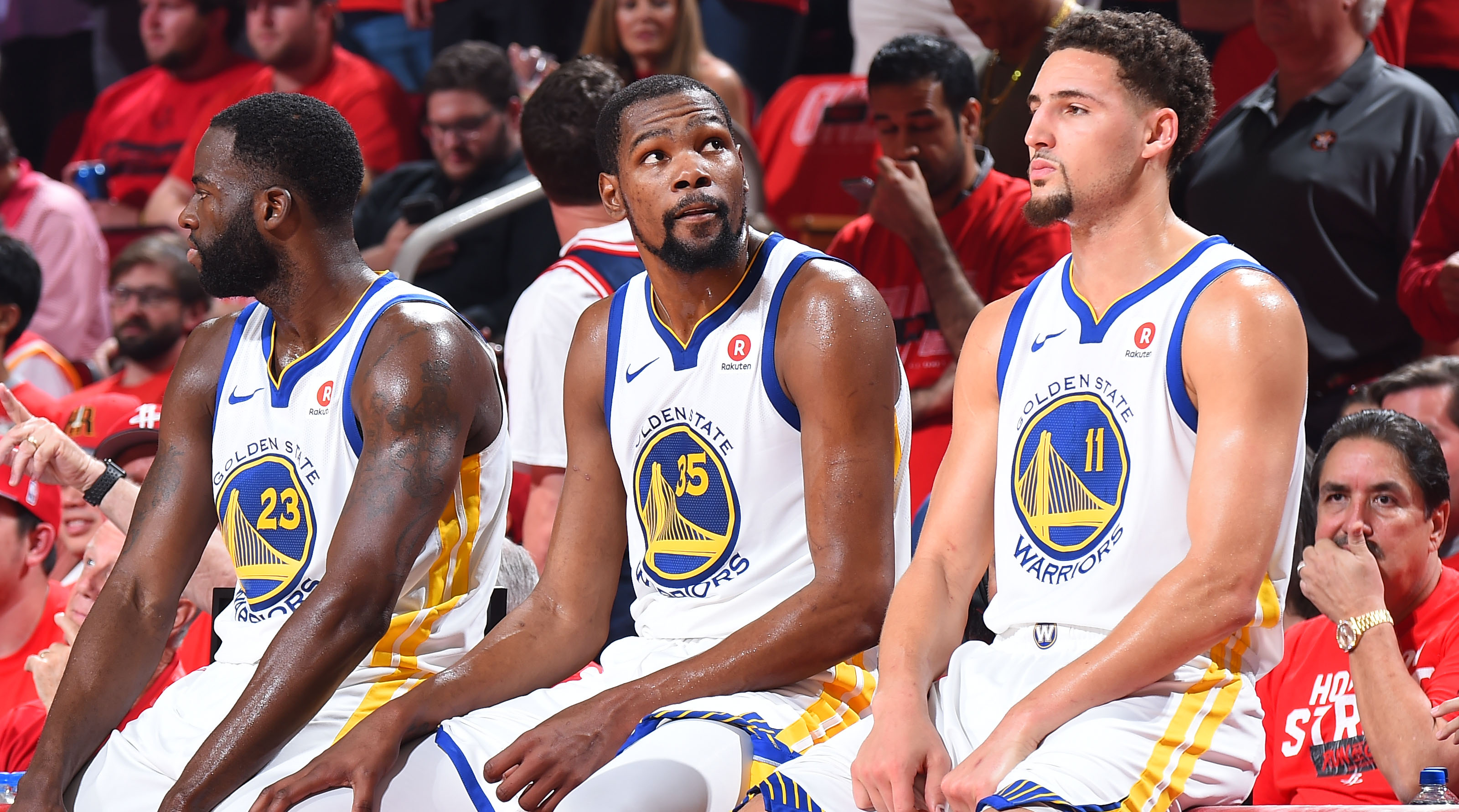 诺里斯与幸运符Amelia炸鸡店约会获F1冠军（诺里斯携幸运符Amelia在炸鸡店约会后夺得F1首冠）