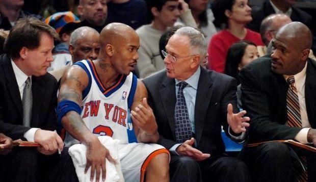 对手的防守直接被拆散（对手防线瞬间瓦解）