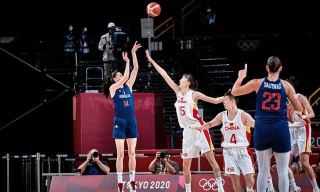 太阳报：库尼亚妻子比他年长6岁，两人相恋8年育有两个孩子（太阳报称库尼亚与年长6岁的妻子相恋8年 已育有两个孩子）